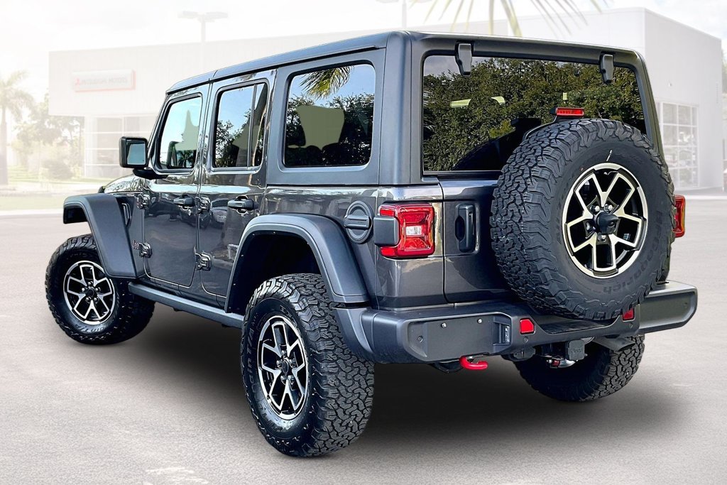 Used 2025 Jeep Wrangler Unlimited Rubicon w/ Convenience Group AWD/4WD image 28