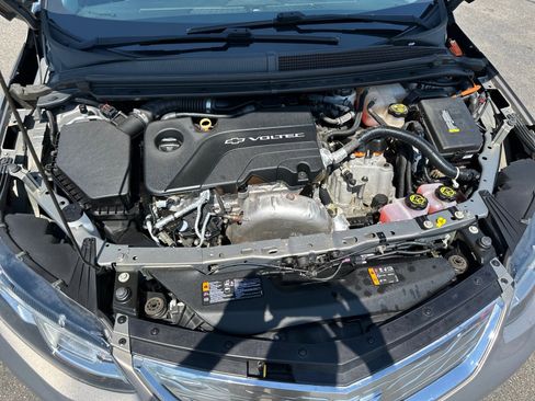 Used 2017 Chevrolet Volt LT FWD image 15