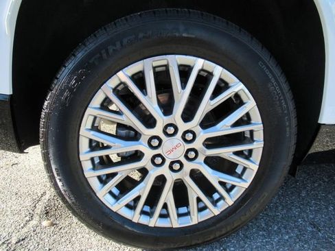 Used 2025 GMC Acadia Denali FWD image 8