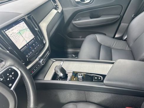 Certified 2025 Volvo XC60 B5 Plus AWD/4WD image 19