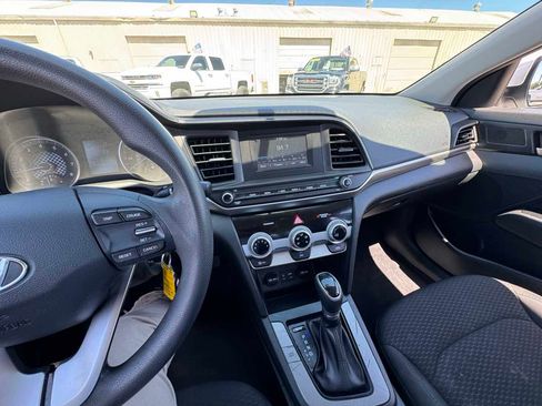 Used 2019 Hyundai Elantra SE w/ Cargo Package FWD image 23