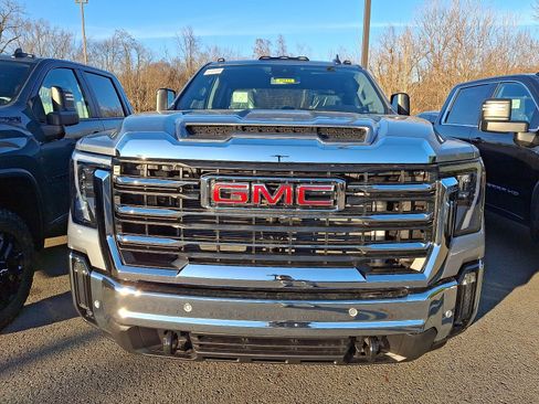 New 2026 GMC Sierra 2500 SLE w/ SLE Value Package; image 2