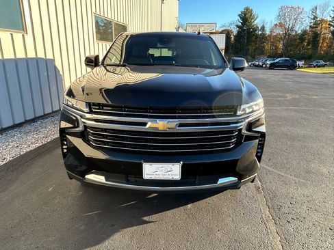 Used 2024 Chevrolet Suburban LT image 2