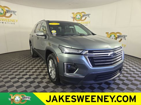 Used 2022 Chevrolet Traverse LT FWD image 1