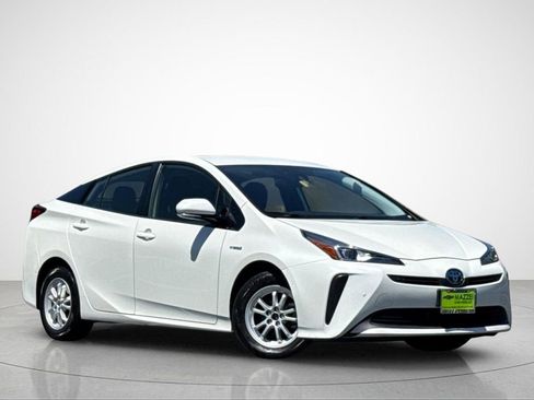 Used 2020 Toyota Prius LE FWD image 2