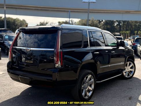 Used 2019 Cadillac Escalade Luxury AWD/4WD image 6