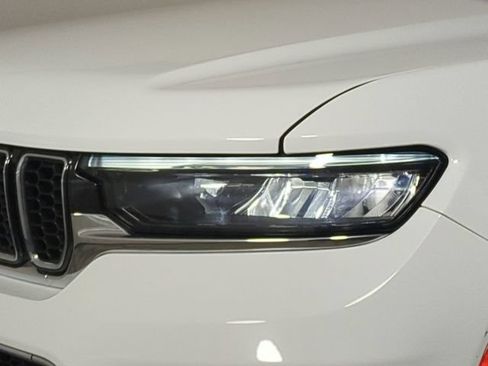 Certified 2022 Jeep Grand Cherokee L Overland w/ Luxury Tech Group IV AWD/4WD image 10