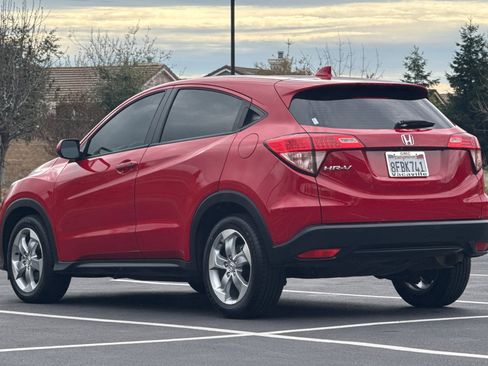 Used 2018 Honda HR-V LX image 7