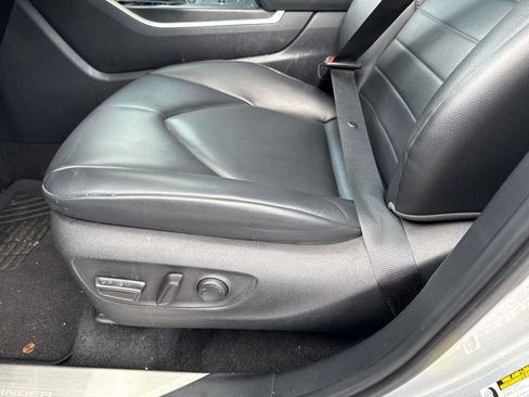 Used 2024 Toyota Highlander XLE FWD image 21