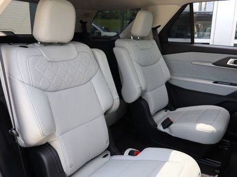 New 2026 Ford Explorer Platinum w/ LUX Leather Package AWD/4WD image 34