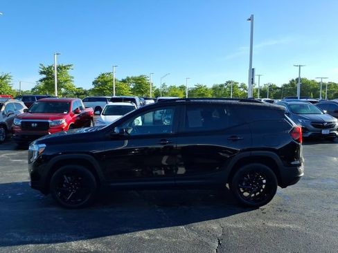 Used 2024 GMC Terrain SLE w/ Driver Convenience Package AWD/4WD image 10