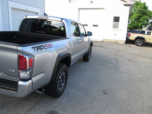 Used 2021 Toyota Tacoma TRD Off-Road AWD/4WD image 8