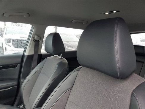 Used 2025 Kia Seltos S image 16