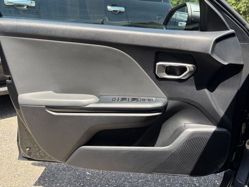 Used 2025 Kia K4 LXS image 35