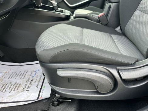 Certified 2025 Kia Soul LX w/ LX Technology Package FWD image 18