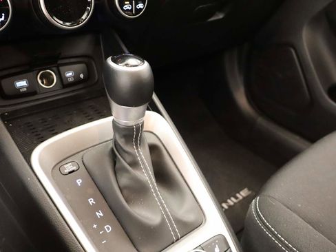 Used 2026 Hyundai Venue SEL FWD image 9