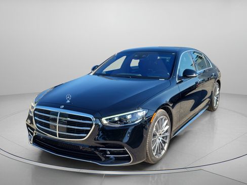 Used 2025 Mercedes-Benz S 580 4MATIC Sedan image 2
