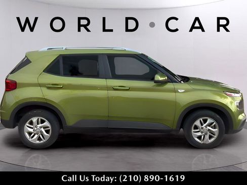 Used 2020 Hyundai Venue SEL image 17