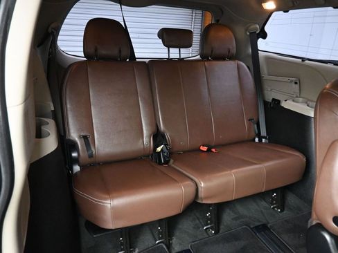 Used 2018 Toyota Sienna Limited image 47
