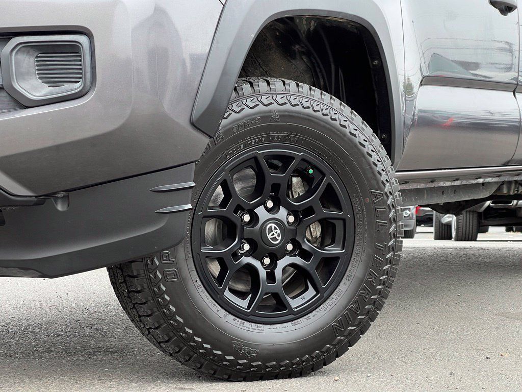 Used 2019 Toyota Tacoma SR w/ SX Package RWD image 2