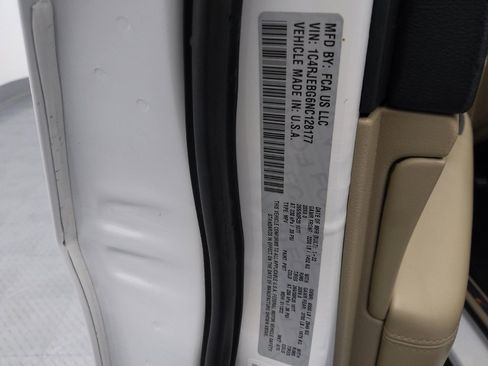 Used 2022 Jeep Grand Cherokee Limited w/ Tech Group image 33