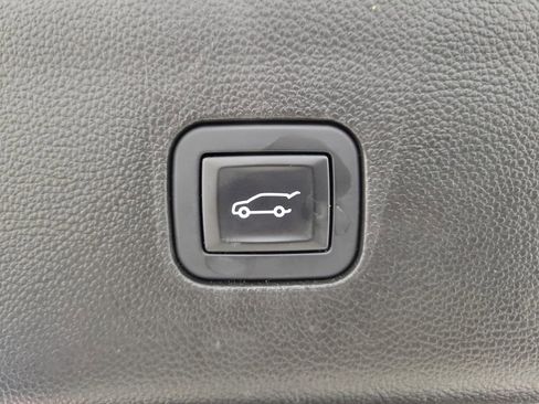 Used 2019 Buick Enclave Essence image 11