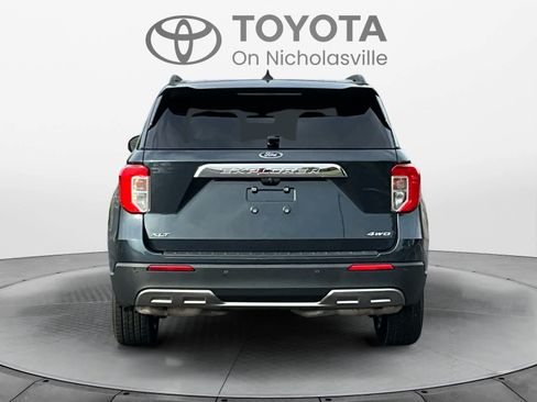 Used 2022 Ford Explorer XLT w/ Equipment Group 202A AWD/4WD image 4