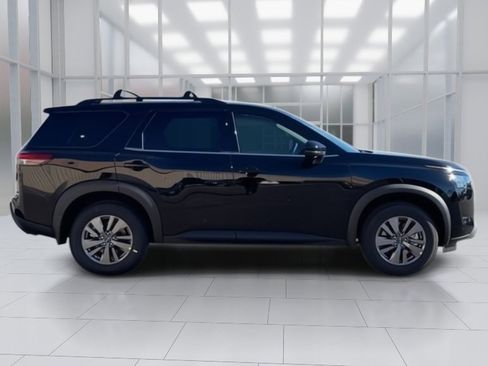 New 2025 Nissan Pathfinder SV image 6