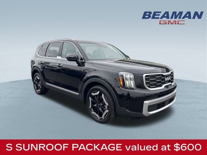 Used 2023 Kia Telluride S w/ S Sunroof Package