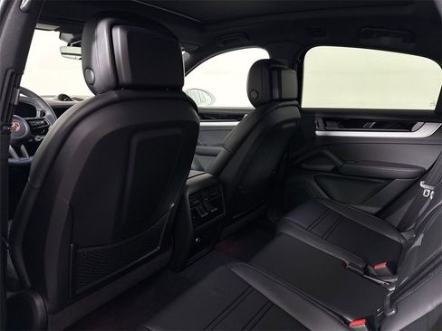 New 2025 Porsche Cayenne Coupe image 26