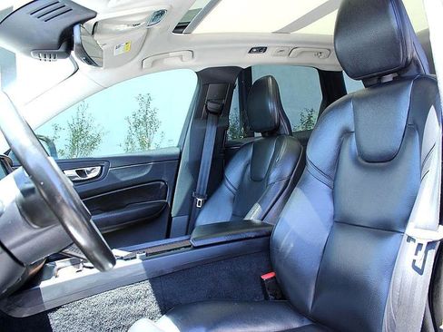 Used 2019 Volvo XC60 T6 Momentum w/ Advanced Package image 10