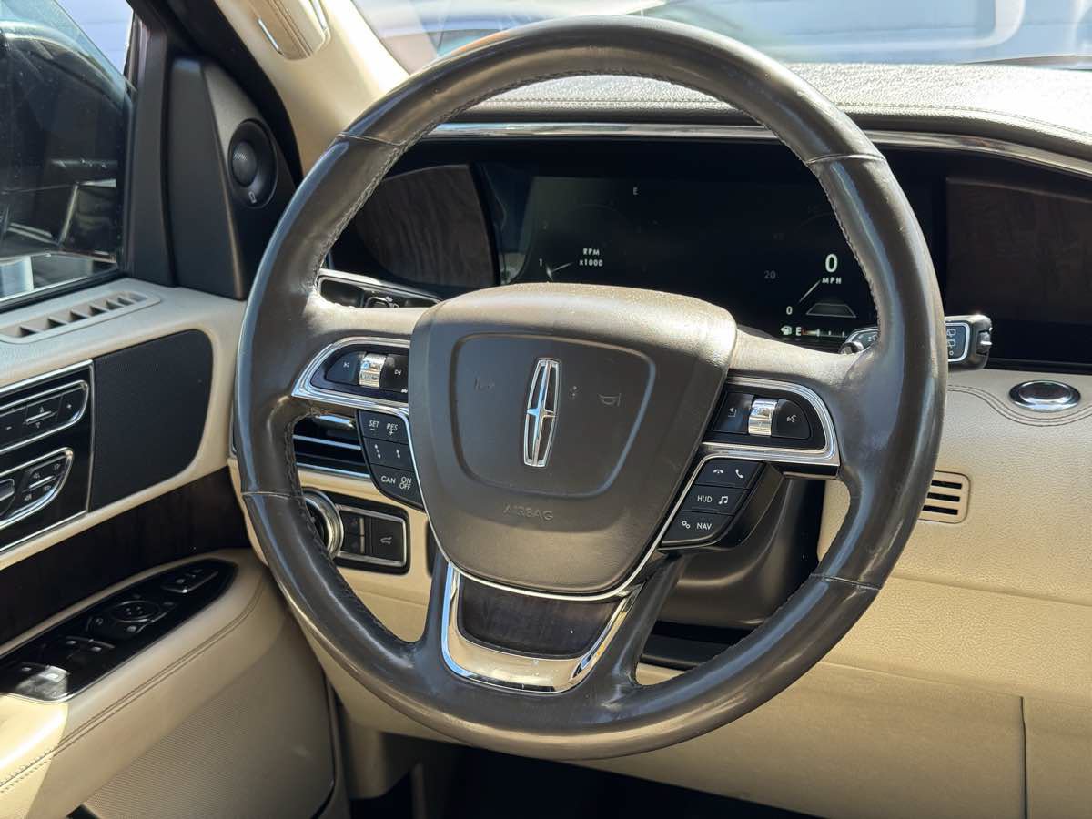 Used 2018 Lincoln Navigator L Select w/ Technology Package AWD/4WD image 38