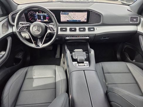 Used 2025 Mercedes-Benz GLS 450 4MATIC image 12