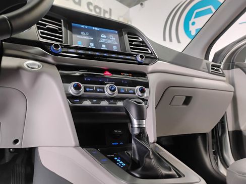Used 2020 Hyundai Elantra Limited FWD image 51
