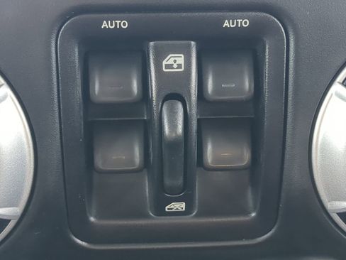 Used 2014 Jeep Wrangler Unlimited Sahara image 20