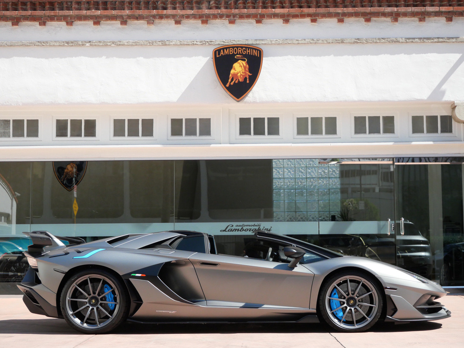 Used 2020 Lamborghini Aventador SVJ AWD/4WD image 2