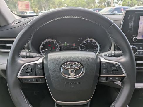 Used 2023 Toyota Highlander LE FWD image 29