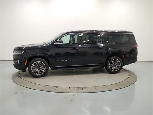 Used 2024 Jeep Wagoneer L Series II w/ Flexible Seating Group image 4