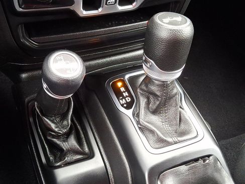 Used 2022 Jeep Wrangler Unlimited Sport image 29