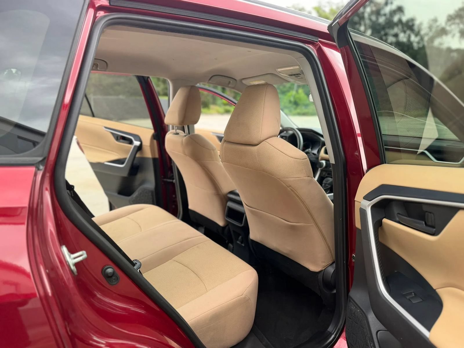 Used 2019 Toyota RAV4 LE FWD image 20