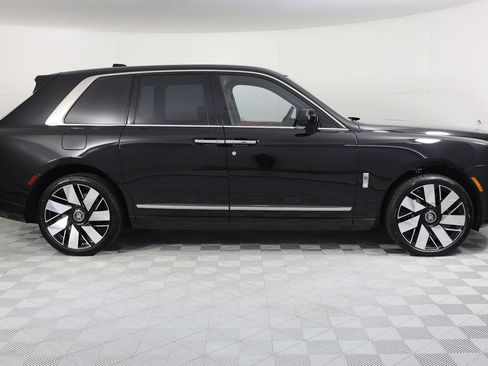 New 2026 Rolls-Royce Cullinan AWD/4WD image 8