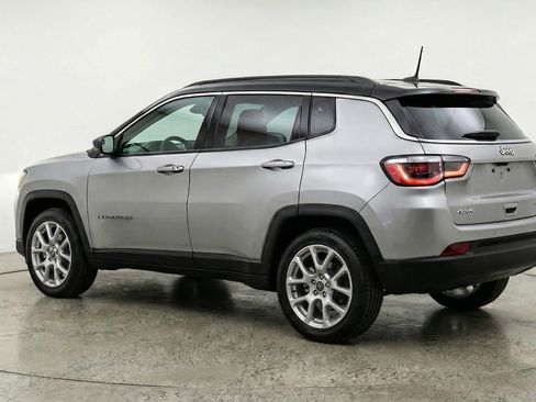Used 2025 Jeep Compass Limited AWD/4WD image 5