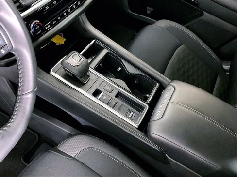 Used 2024 Nissan Pathfinder SV image 19