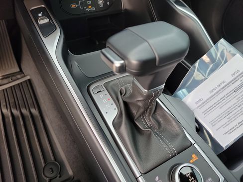 New 2025 Kia Sorento S AWD/4WD image 30