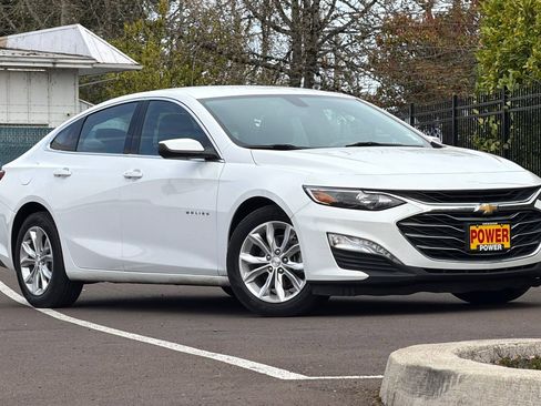 Used 2022 Chevrolet Malibu LT image 2