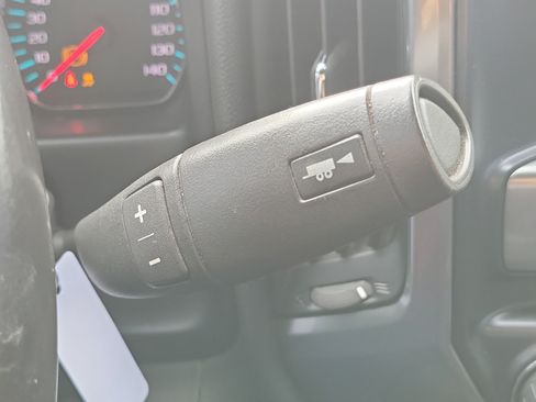 Used 2018 Chevrolet Silverado 1500 LT w/ LT Eassist Package AWD/4WD image 25