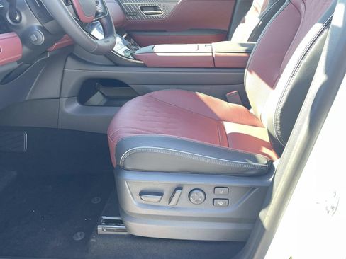 New 2026 INFINITI QX80 Autograph w/ Premium Cargo Package image 11