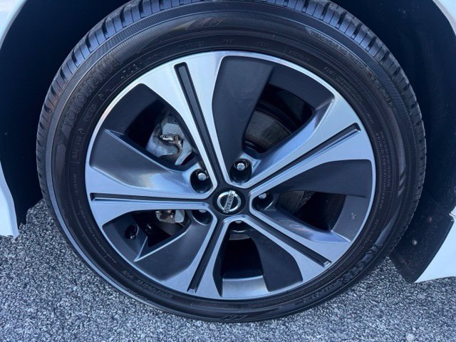 Used 2018 Nissan Leaf SV w/ SV Technology Package FWD image 12