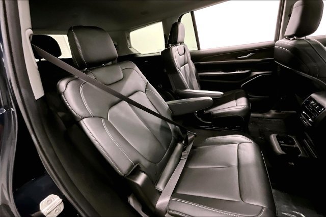 Used 2023 Jeep Grand Cherokee L Limited AWD/4WD image 25
