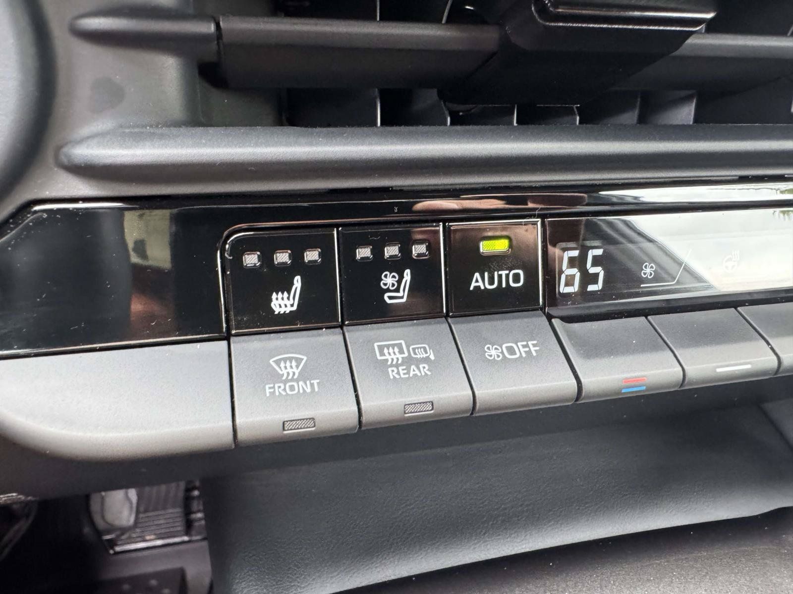 Used 2026 Toyota Crown AWD/4WD image 33